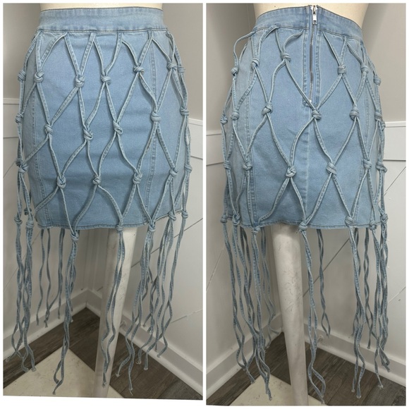 HOT& DELICIOUS DENIM KNOTTED SHORT SKIRT SIZE MEDIUM - Picture 5 of 8